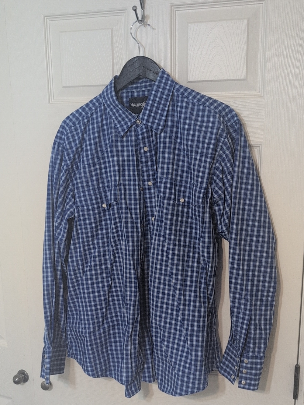 Wrangler Men’s Navy and White Plaid Button-Down Shirt